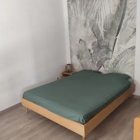 Spacious 85 M House A Few Steps From The Sea بيت للعطل *