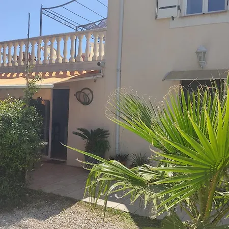 بيت للعطل Spacious 85 M House A Few Steps From The Sea