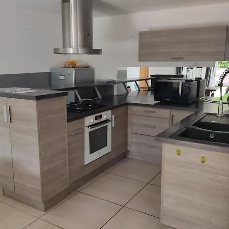Spacious 85 M House A Few Steps From The Sea *
